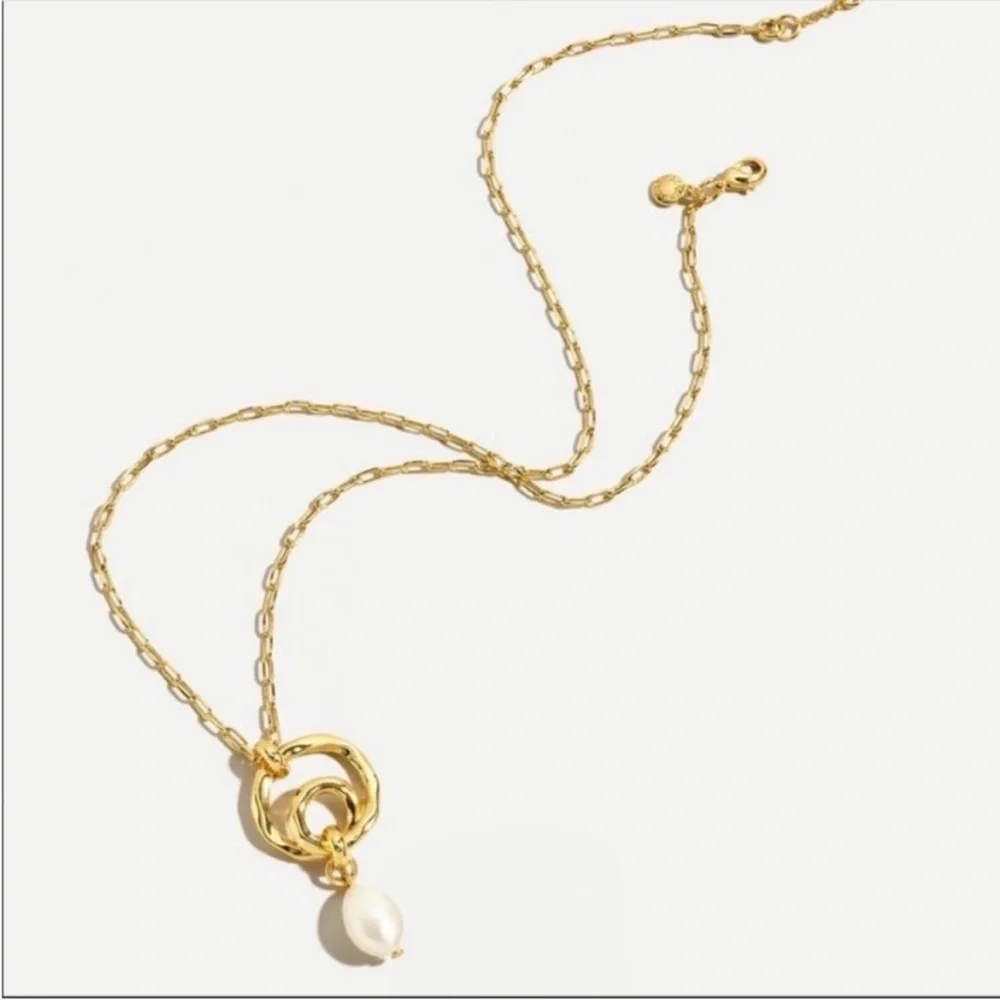 J. CREW Loopy Cultured Freshwater Pearl hoop pendant necklace Burnished Gold NWT - Picture 1 of 2